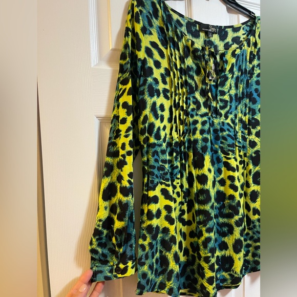 Suzanne Betro Women’s Animal Print Long Sleeves Tunic Size S NWT - Picture 2 of 11